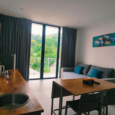 Triple 8 Suites ลาบวนบาโจ ภายนอก รูปภาพ