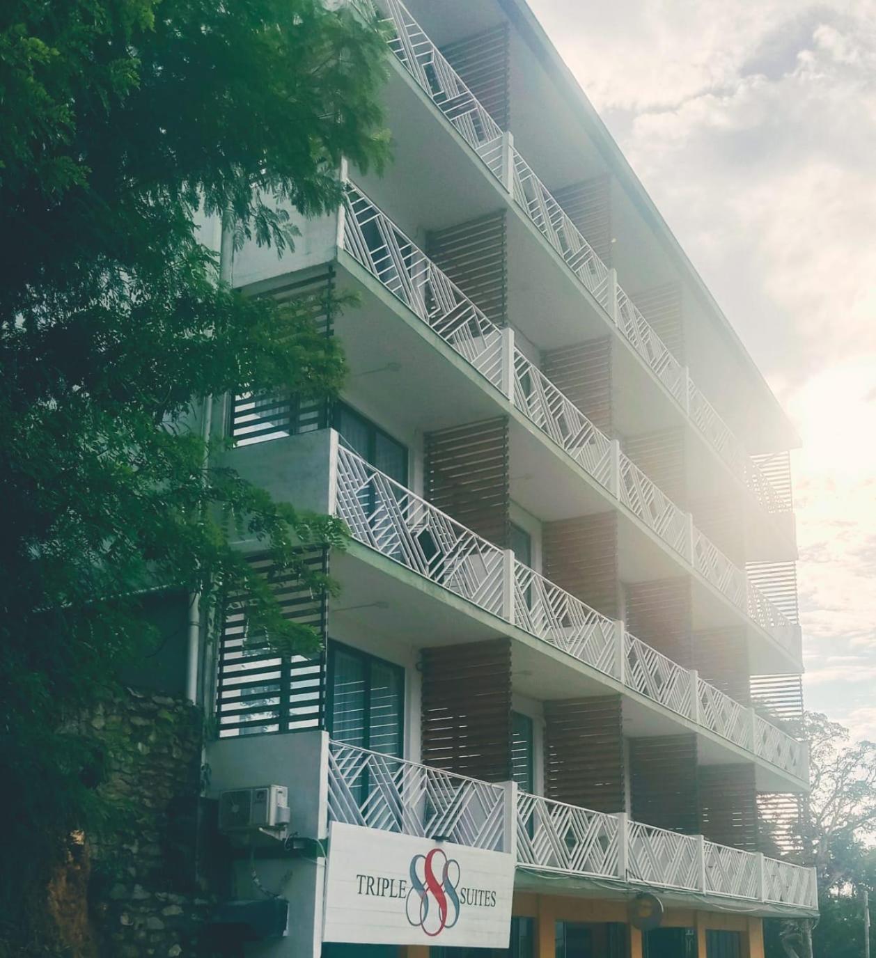 Triple 8 Suites ลาบวนบาโจ ภายนอก รูปภาพ