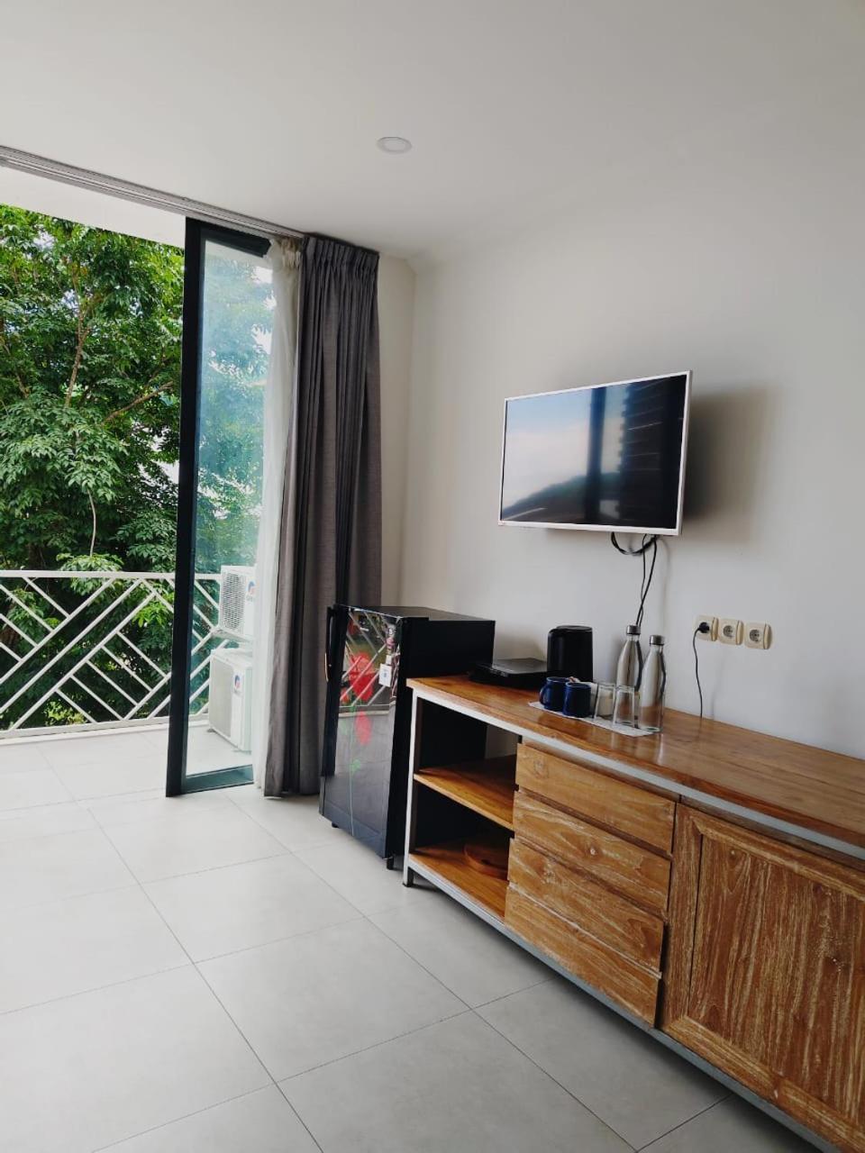 Triple 8 Suites ลาบวนบาโจ ภายนอก รูปภาพ