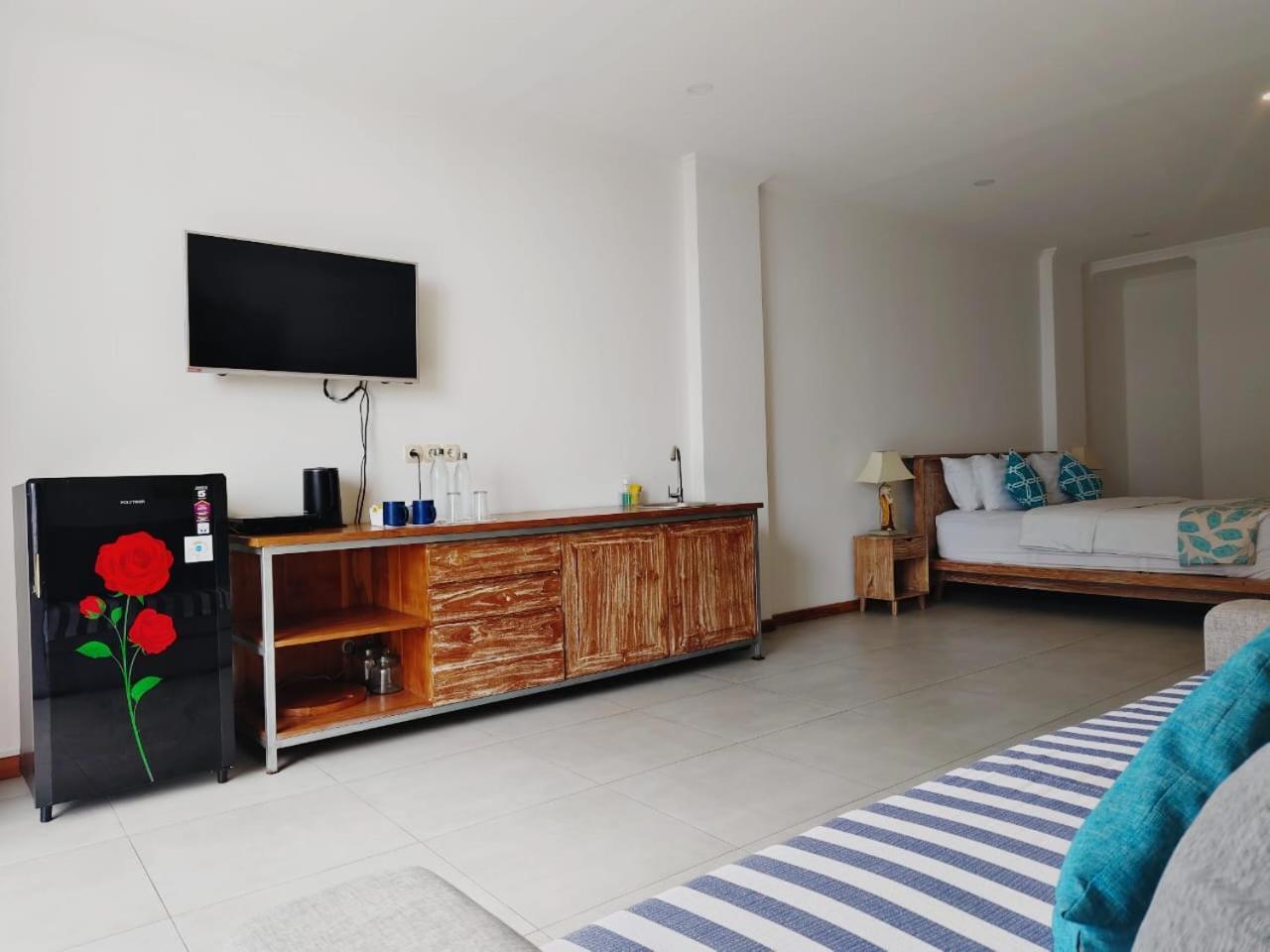 Triple 8 Suites ลาบวนบาโจ ภายนอก รูปภาพ