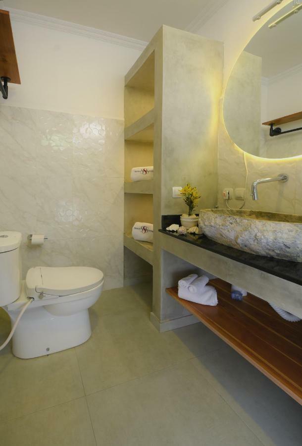 Triple 8 Suites ลาบวนบาโจ ภายนอก รูปภาพ